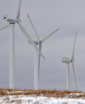 Green_Mountain_Energy_Ctr_-_3_of_8_Nordex_turbines_-_note_blade_tips.jpg